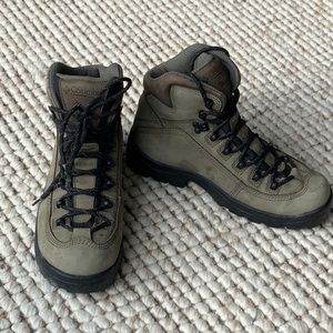 Columbia Waterproof Winter Boots/Hiking Boots